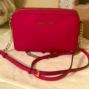 Jet Set Travel Large Chain Strap Crossbody Bag